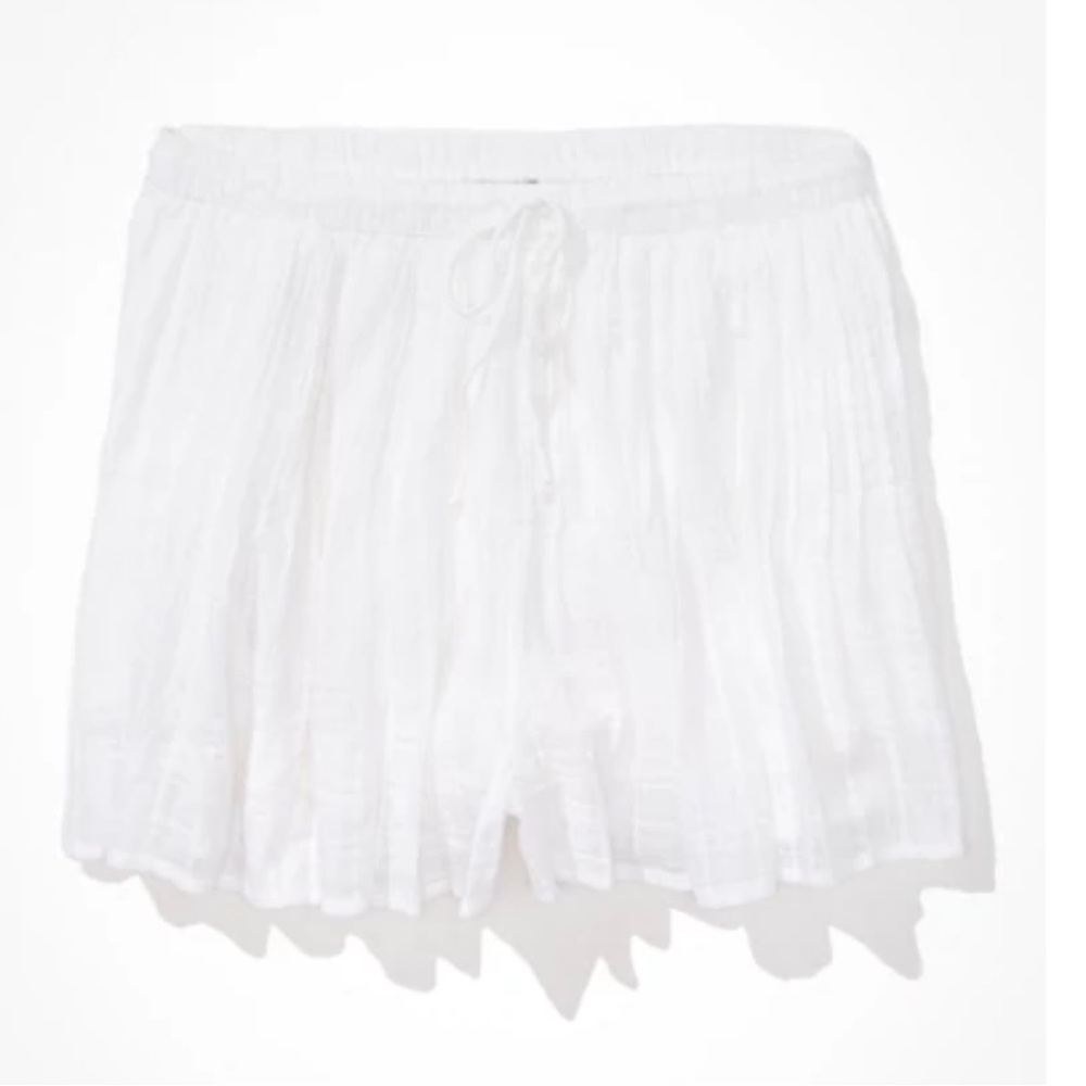 AE High-Waisted White Flowy Short